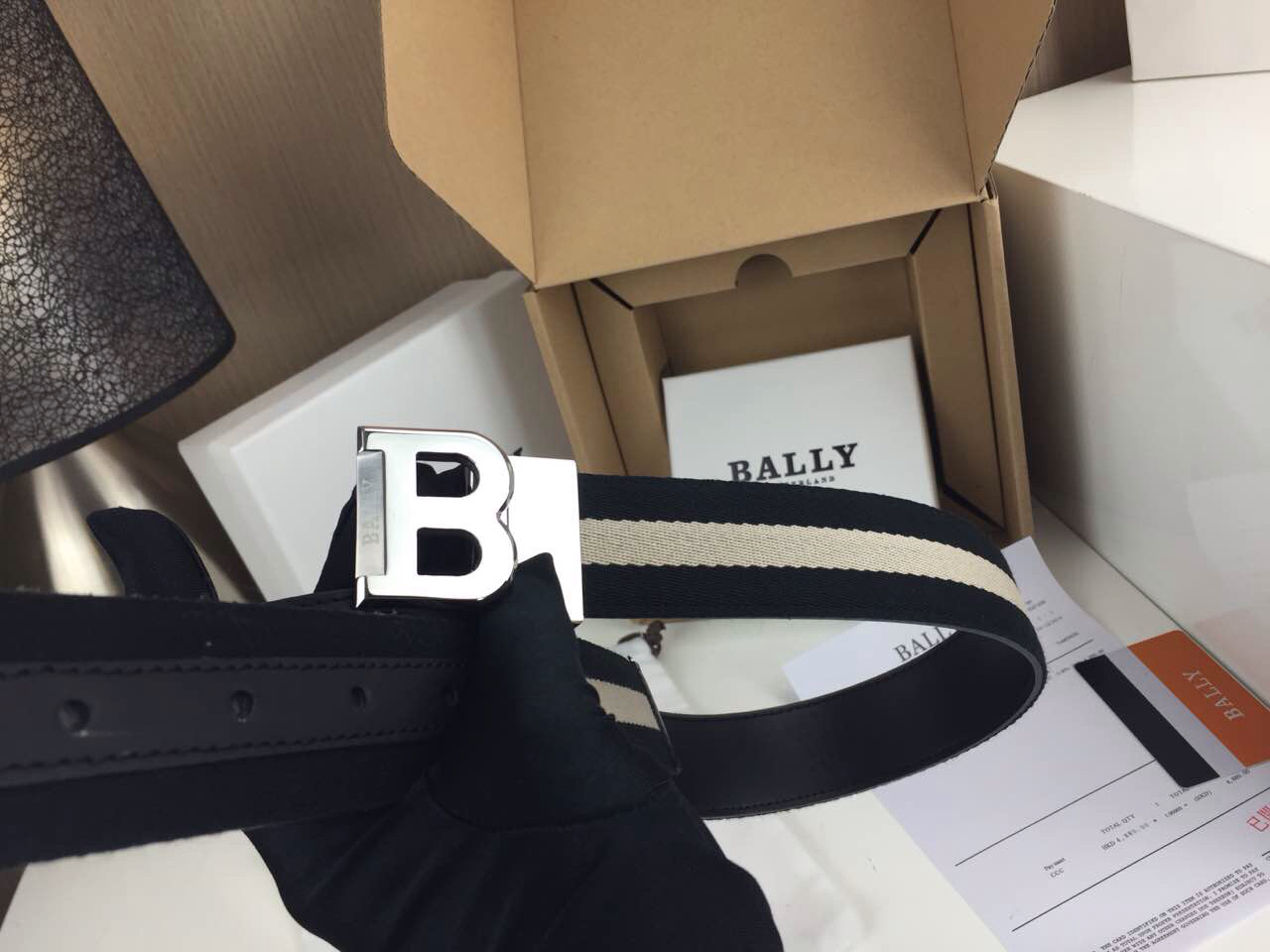 Bally 巴莉 男士皮带 带身白色拼黑色 360度旋转不锈钢扣