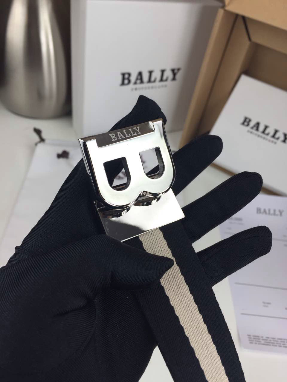 Bally 巴莉 男士皮带 带身白色拼黑色 360度旋转不锈钢扣