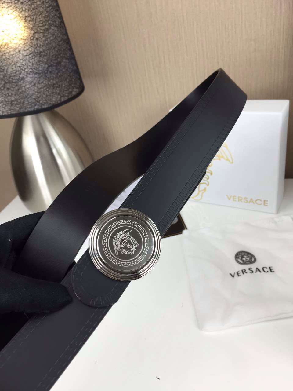 Versace 纪梵希 时尚款 不锈钢圆饼扣 黑色带身