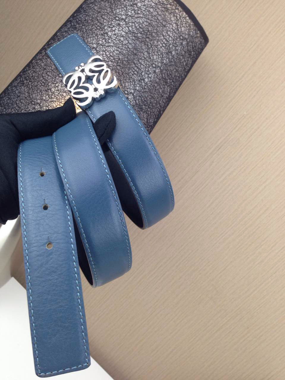 Loewe 罗意威 西班牙蓝色皮带 扣头白色亮色效果 男女通用 宽4.0CM