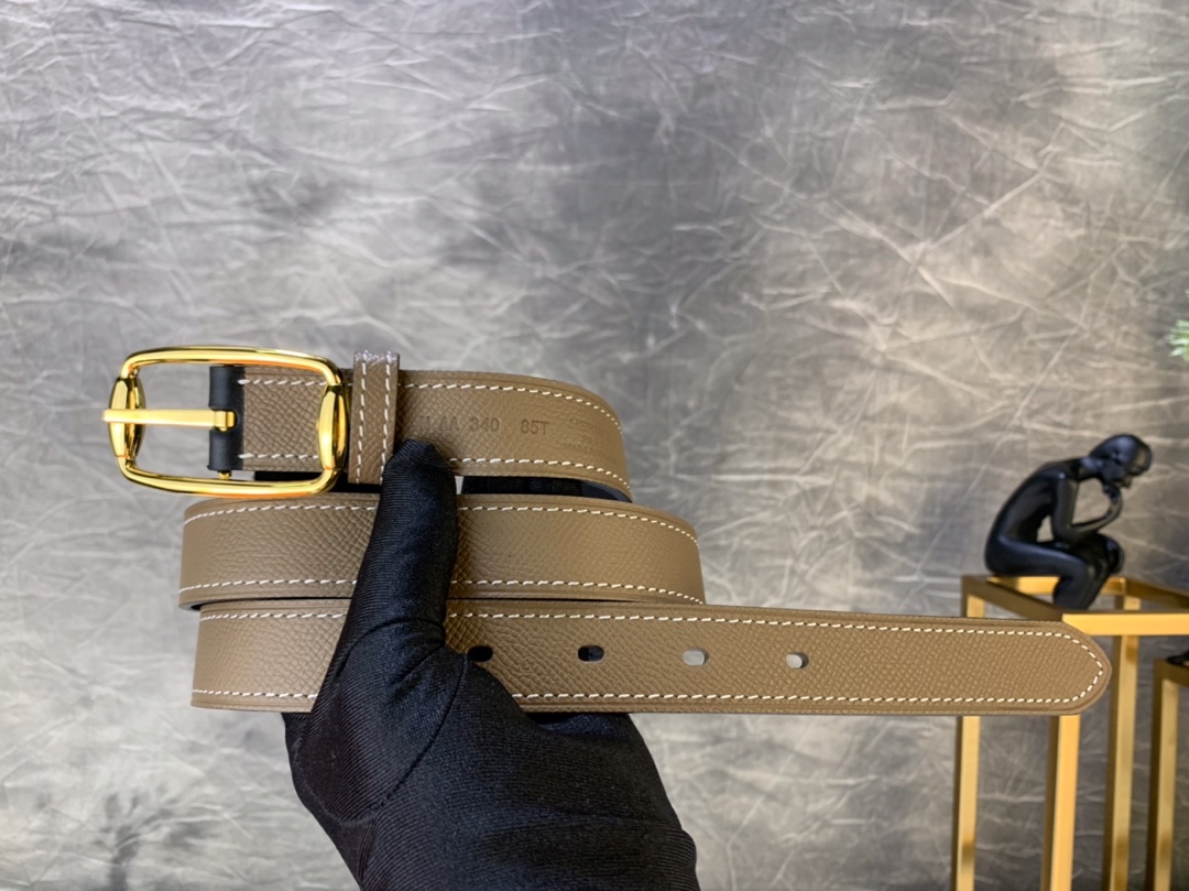 【￥530】H家女款新款针扣系列 金色/银色带钻扣搭配进口牛皮带身 宽度2.4CM 码数80-95欧