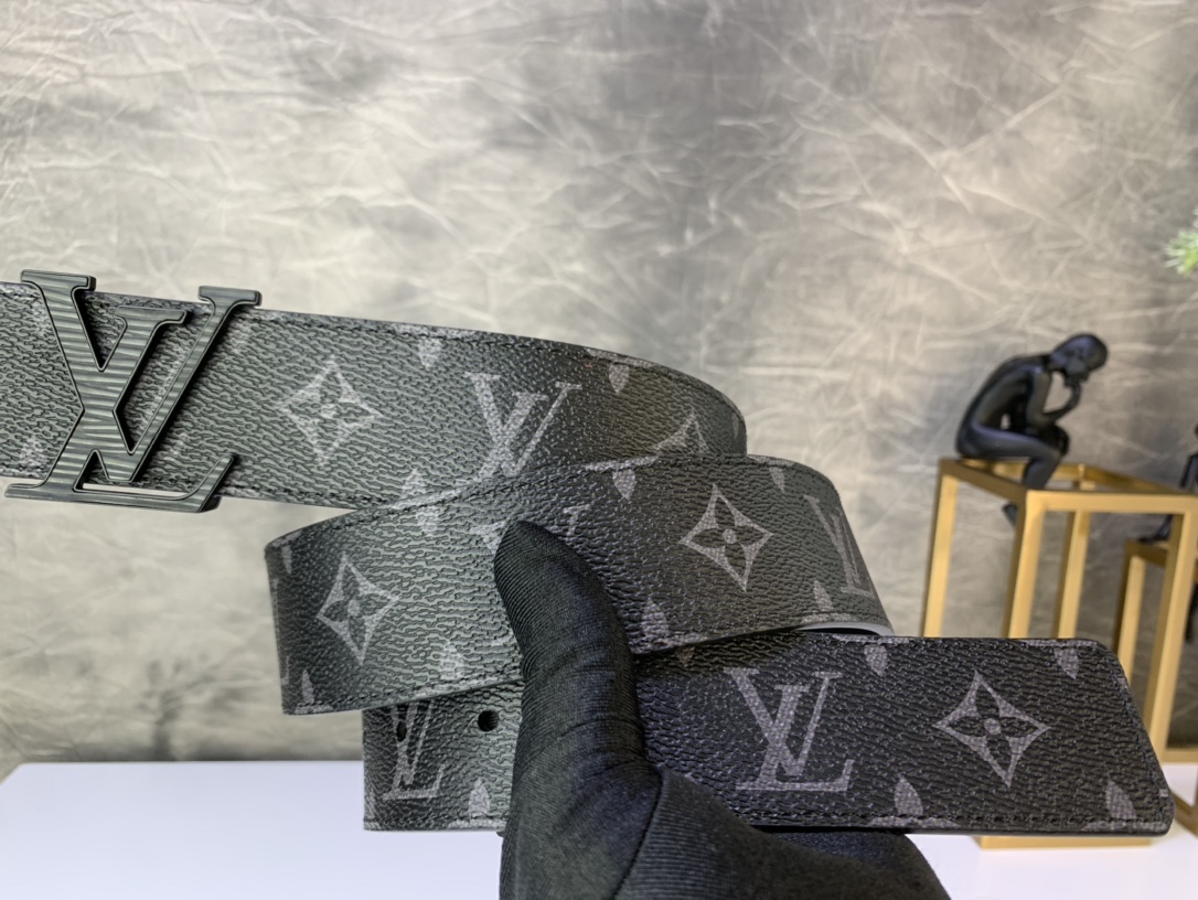 【￥530】VV家新款字母扣 优雅知性 黑色搭配VV家专用料带身 带宽4.0cm 码数85-105欧 包装精美