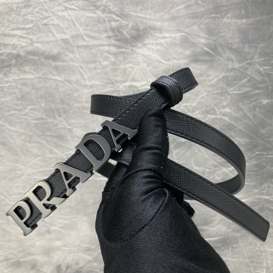 【￥390】Prada新款女士腰带 采用进口十字纹小牛皮 带宽1.5cm 经典字母精致logo 码数75-95欧