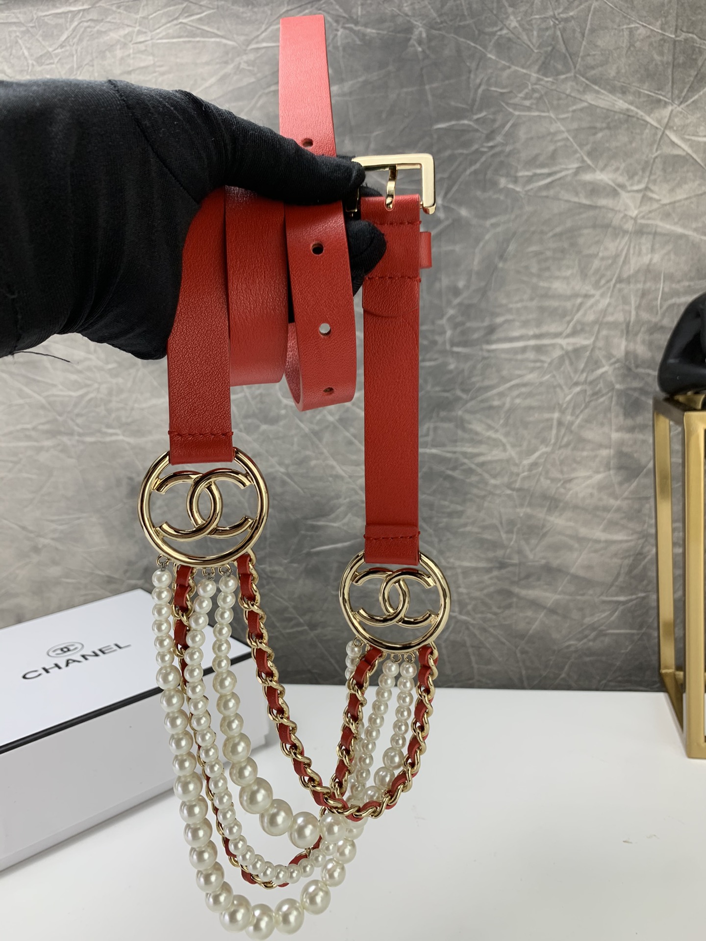 【￥530】小香家最新款 采用小牛皮 琉璃珍珠与金色金属标志完美结合 黑红2色 皮带宽度2.0cm码数 s-L长度可自己调节