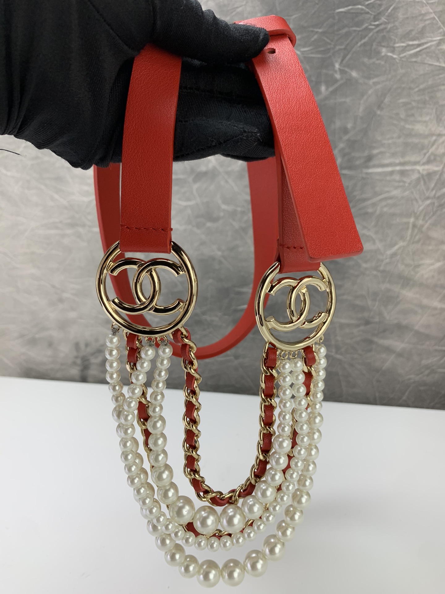 【￥530】小香家最新款 采用小牛皮 琉璃珍珠与金色金属标志完美结合 黑红2色 皮带宽度2.0cm码数 s-L长度可自己调节