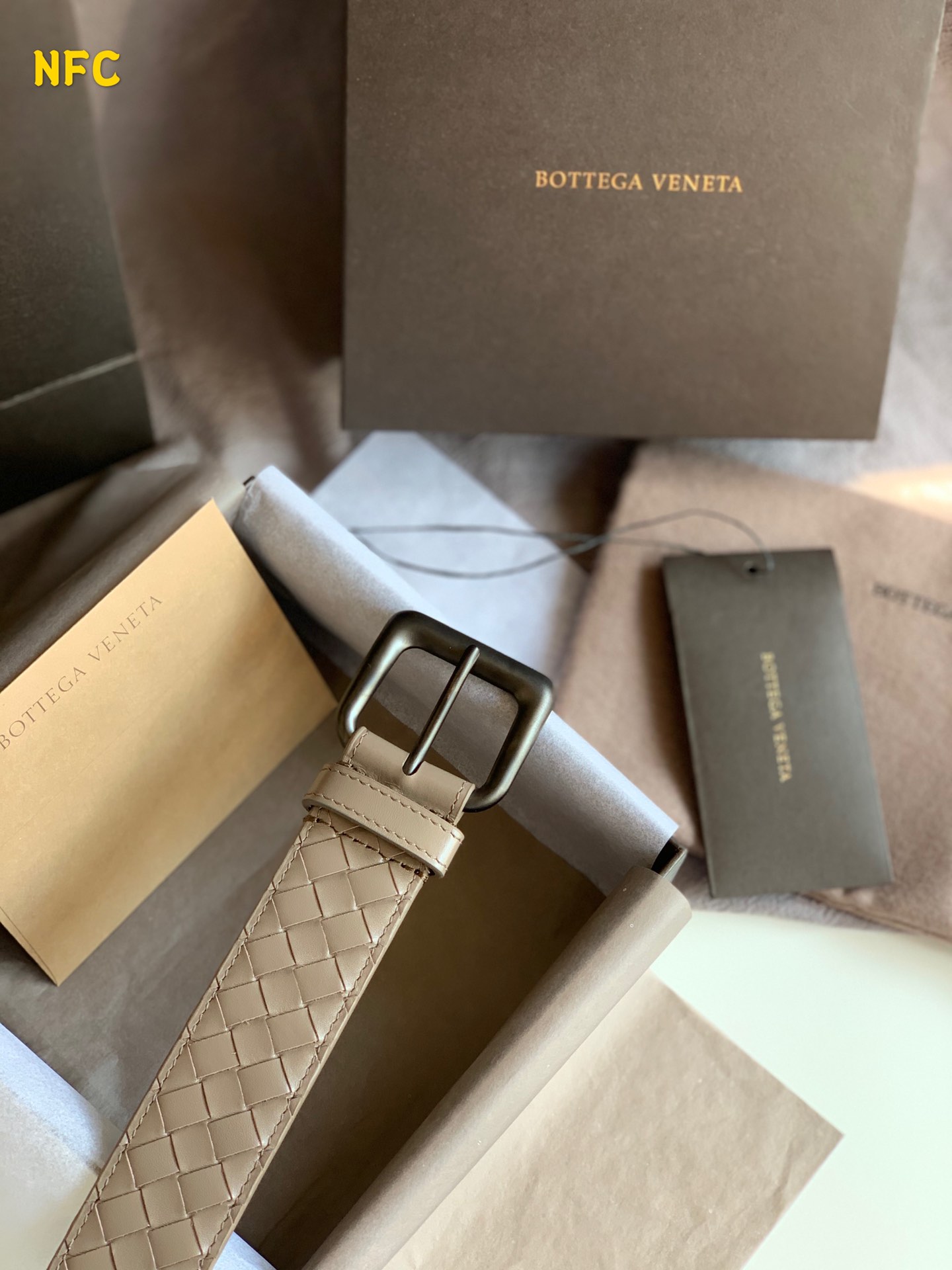 Bottega Veneta男士休闲腰带 经典锖色针扣配进口牛皮 彩色油边 带宽3.5CM 多色 码数85-105欧 包装精美